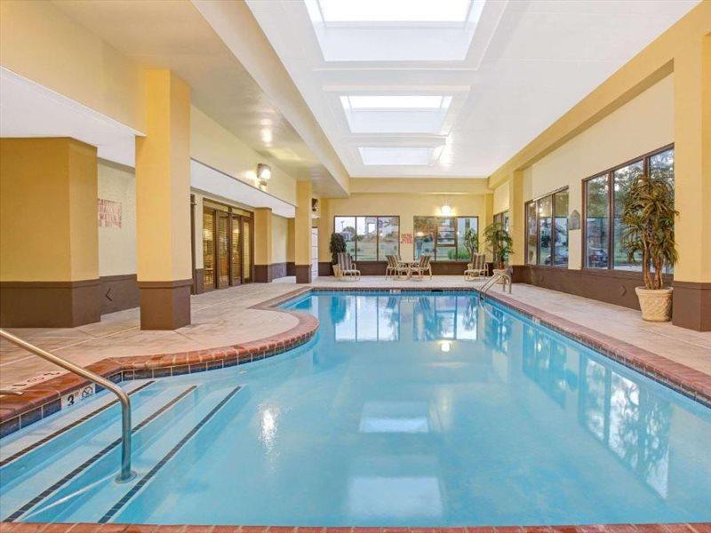 La Quinta Inn & Suites By Wyndham Mooresville Exteriör bild