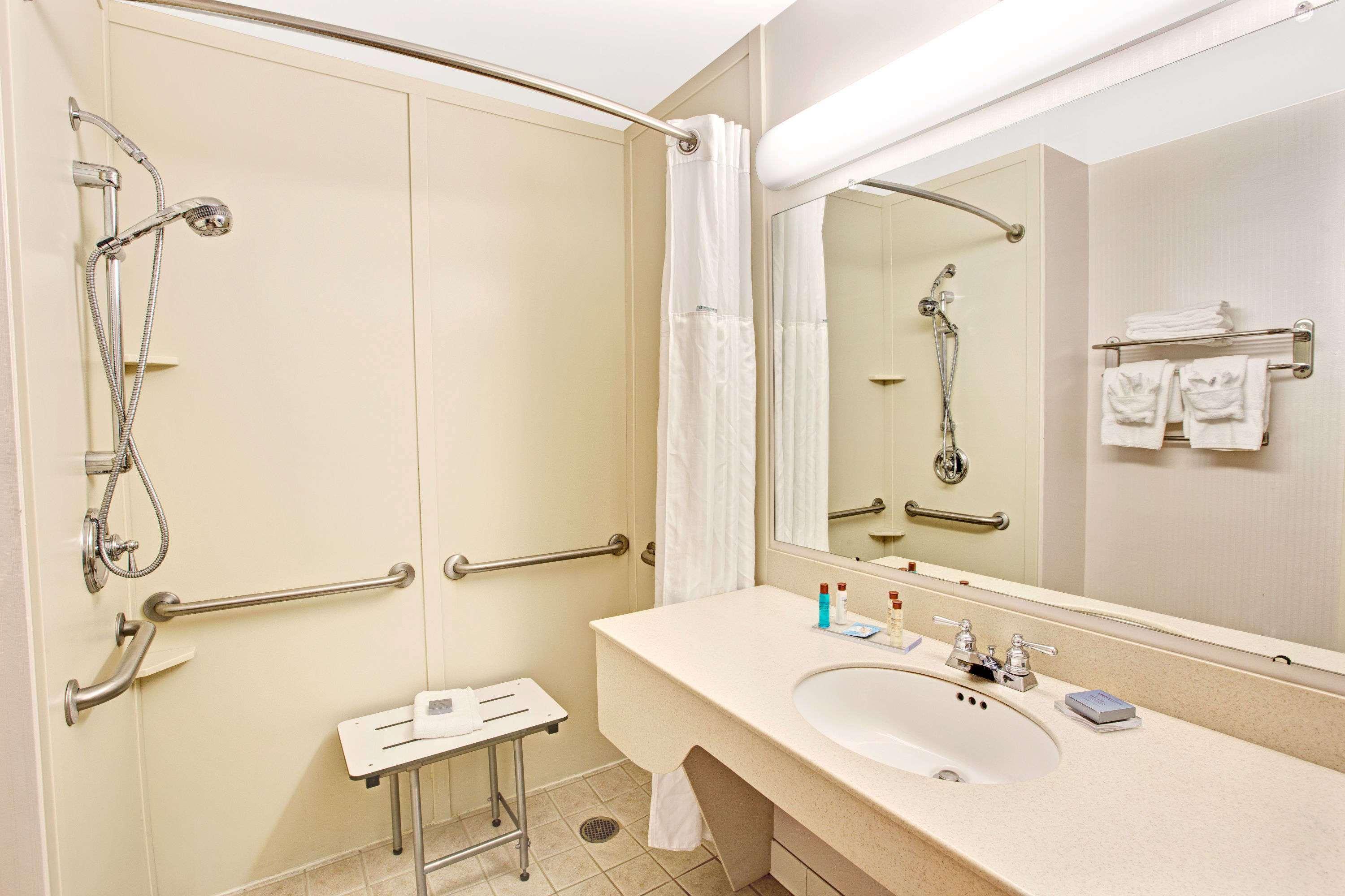 La Quinta Inn & Suites By Wyndham Mooresville Exteriör bild